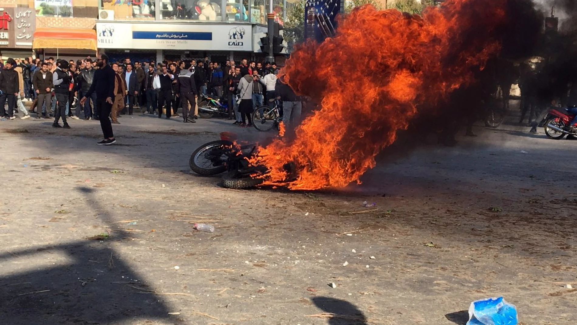 Protestas por el precio del combustible en Irán