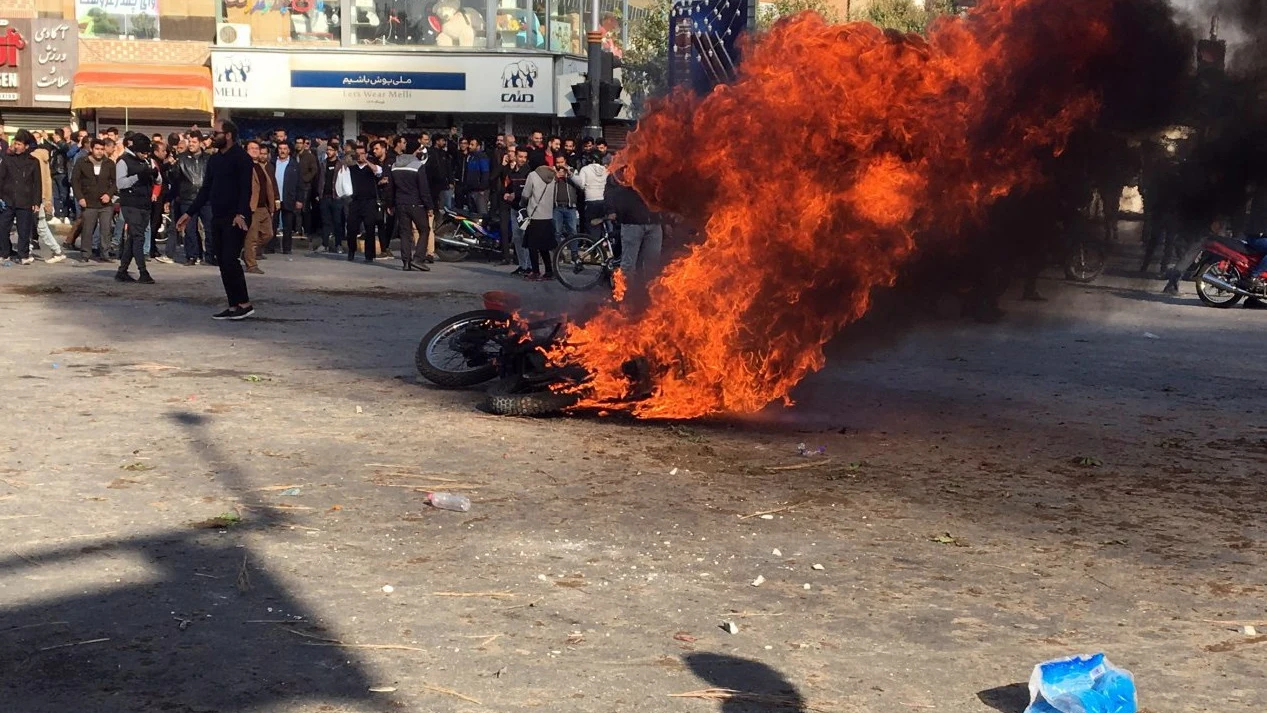 Protestas por el precio del combustible en Irán