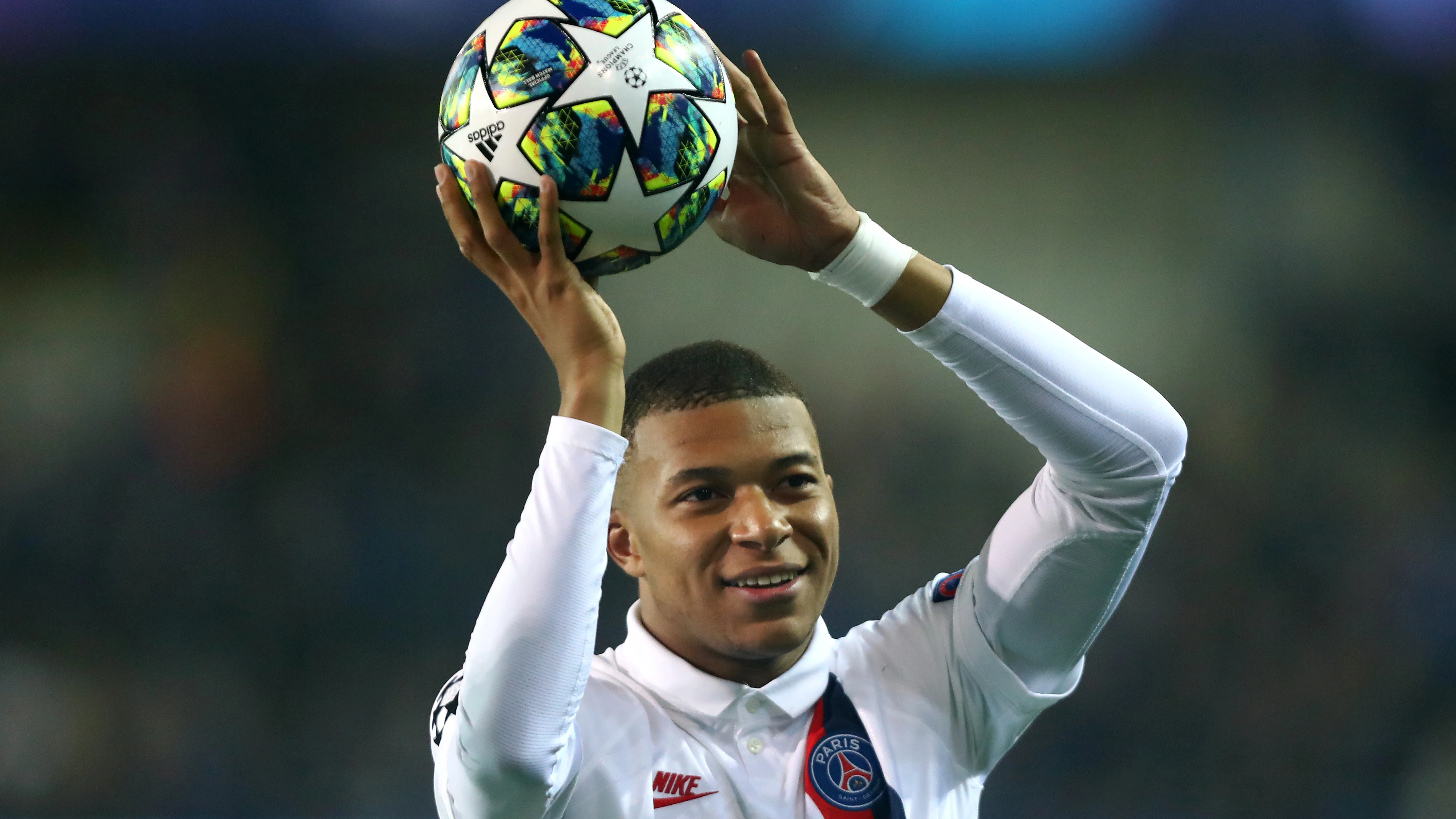 Kylian Mbappé durante un encuentro con el París Saint Germain