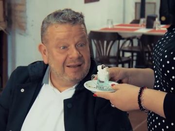 La reacción de Alberto Chicote a 'La mamadita', "el chupito estrella del 'Lolailo'" La reacción de Alberto Chicote a 'La mamadita', "el chupito estrella del 'Lolailo'"
