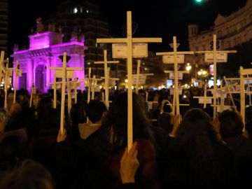Ciudades de toda España se tiñen de morado en el 25N, Día Internacional contra la Violencia de Género. Ciudades de toda España se tiñen de morado en el 25N, Día Internacional contra la Violencia de Género.