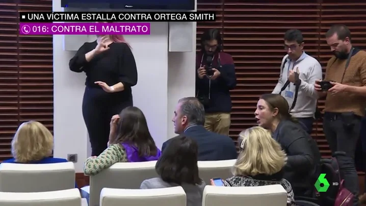 La actitud de desprecio de Javier Ortega Smith ante las críticas de una víctima de violencia machista