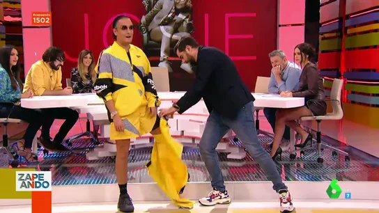 El striptease de Josie en Zapeando: "Te lo puedes quitar todo" El striptease de Josie en Zapeando: "Te lo puedes quitar todo"