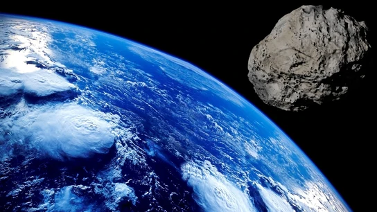 Un asteroide volando sobre la Tierra Un asteroide volando sobre la Tierra