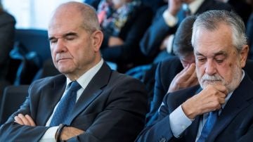 Los expresidentes andaluces Manuel Chaves y José Antonio Griñán