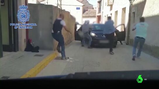 Graban la espectacular detenci&oacute;n de los cabecillas de dos grupos criminales dedicados a atracar bancos 