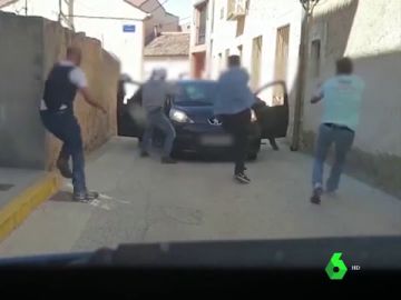 Graban la espectacular detención de los cabecillas de dos grupos criminales dedicados a atracar bancos Graban la espectacular detención de los cabecillas de dos grupos criminales dedicados a atracar bancos