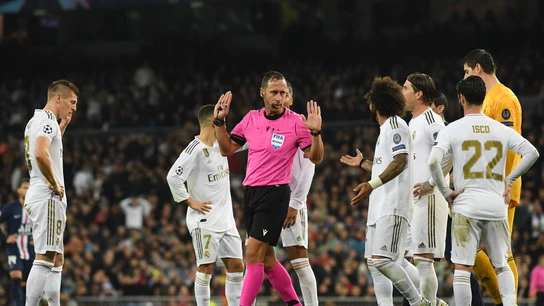 Artur Soares esperando a la respuesta del VAR Artur Soares esperando a la respuesta del VAR