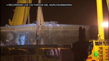 Primeras imágenes del reflote del narcosubmario interceptado en Galicia: iba repleto de fardos de cocaína