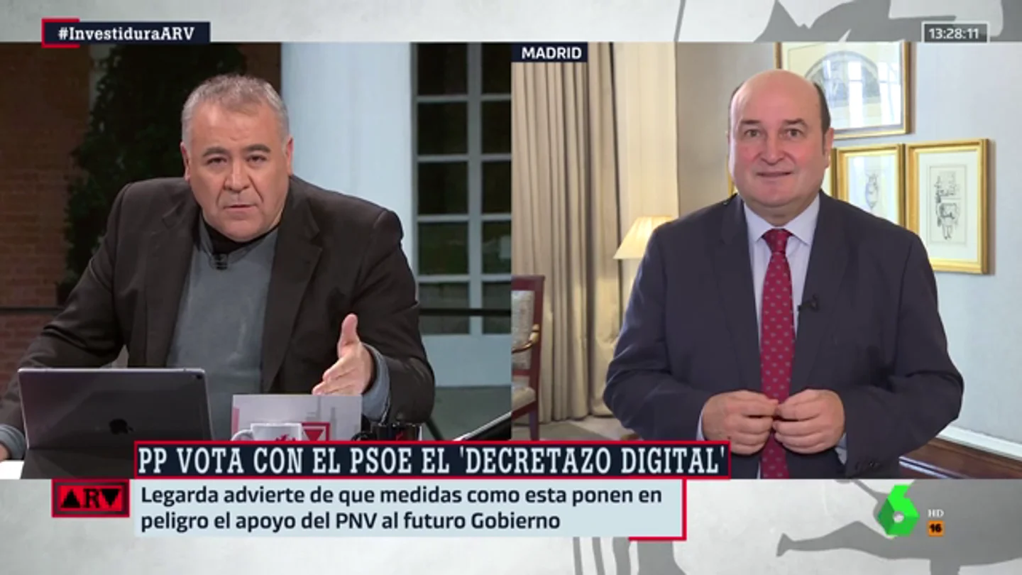 Andoni Ortuzar (PNV): "Tenemos dos opciones, formar un gobierno plural o echar a Sánchez a los brazos de la derecha" Andoni Ortuzar (PNV): "Tenemos dos opciones, formar un gobierno plural o echar a Sánchez a los brazos de la derecha"