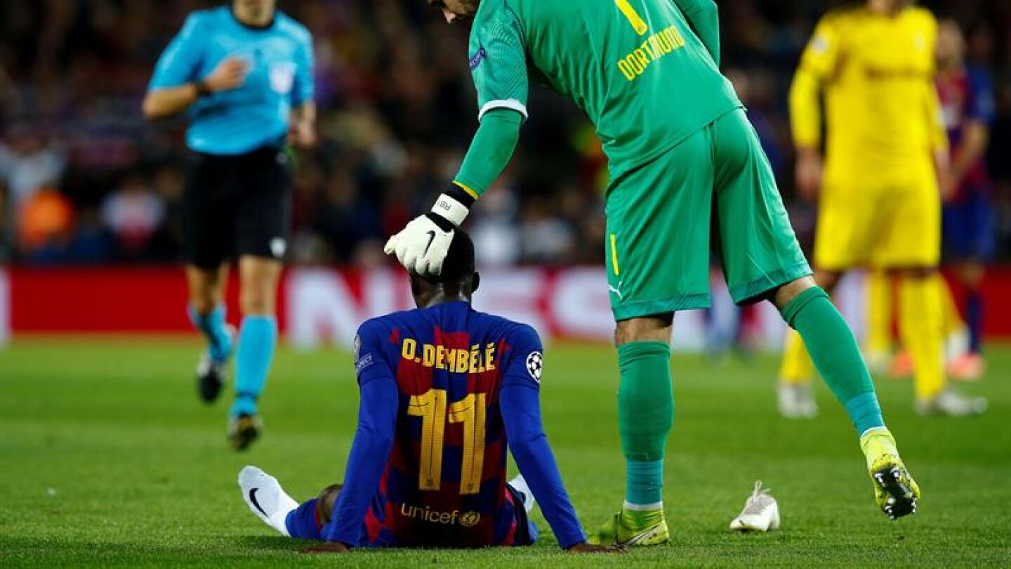 Ousman Dembélé se retiró lesionado ante el Borussia Dortmund