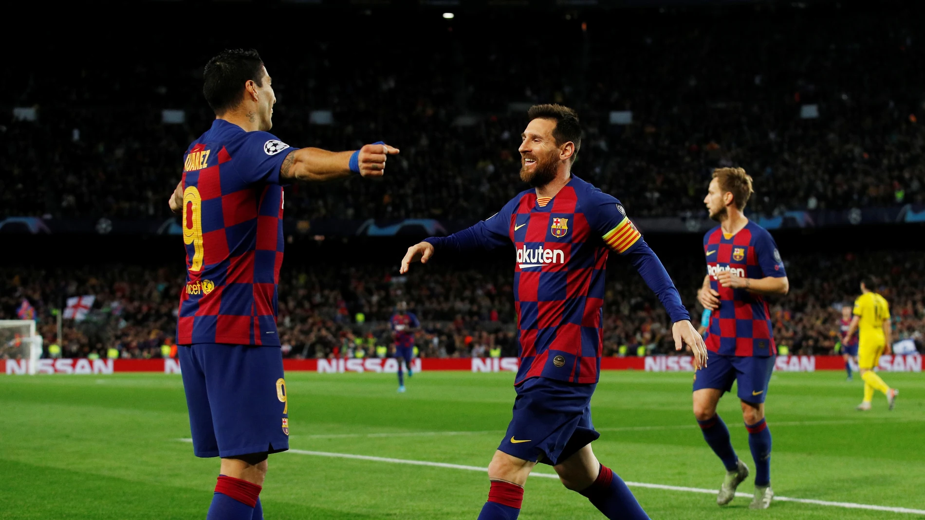 Luis Suárez y Messi celebran un tanto del Barça.