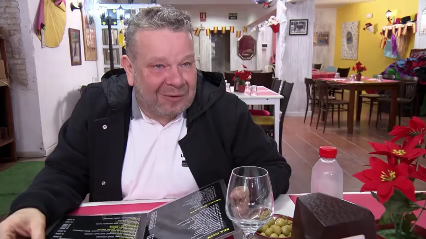 'Gambón to' al ajillo' y otros platos de la carta en inglés del 'Lolailo' con los que Chicote se lo pasa "pirata": "¡Esto es divertidísimo!" 'Gambón to' al ajillo' y otros platos de la carta en inglés del 'Lolailo' con los que Chicote se lo pasa "pirata": "¡Esto es divertidísimo!"