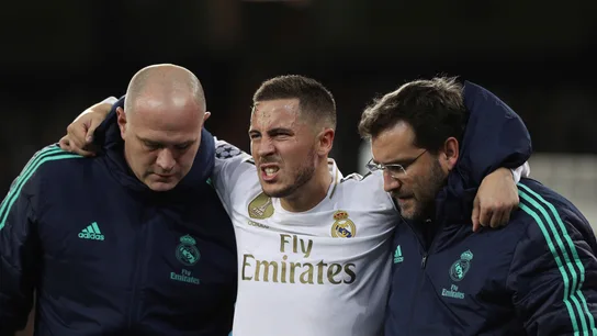 Eden Hazard, en el momento de ser retirado del partido ante el PSG Eden Hazard, en el momento de ser retirado del partido ante el PSG