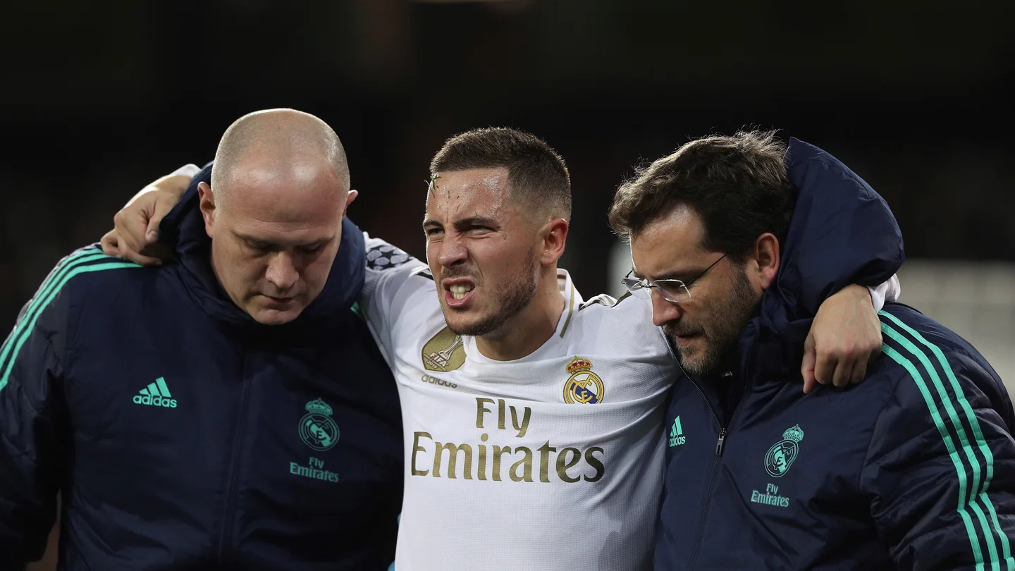 Eden Hazard, en el momento de ser retirado del partido ante el PSG Eden Hazard, en el momento de ser retirado del partido ante el PSG