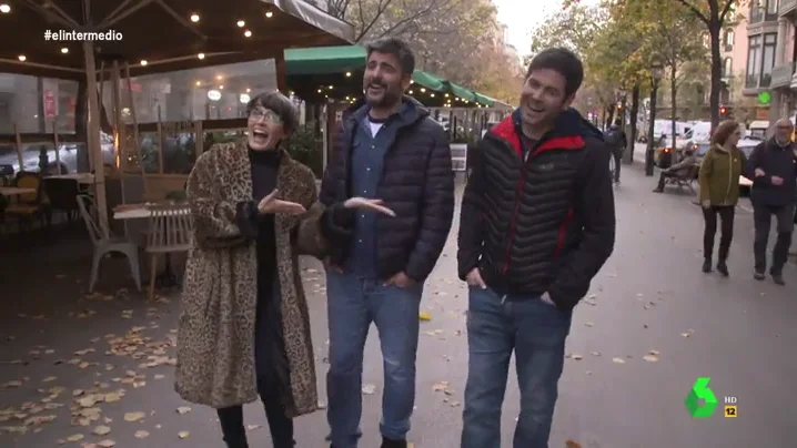 Esto es lo que pasa cuando paseas con Estopa por plena calle de Barcelona: "¡Qué ímpetu, yo contra esto no puedo luchar!"