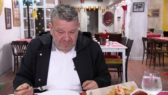 Chicote comprueba que ni el pimiento del 'Lolailo' "vale un pimiento": "La comida es una puta mierda" Chicote comprueba que ni el pimiento del 'Lolailo' "vale un pimiento": "La comida es una puta mierda"