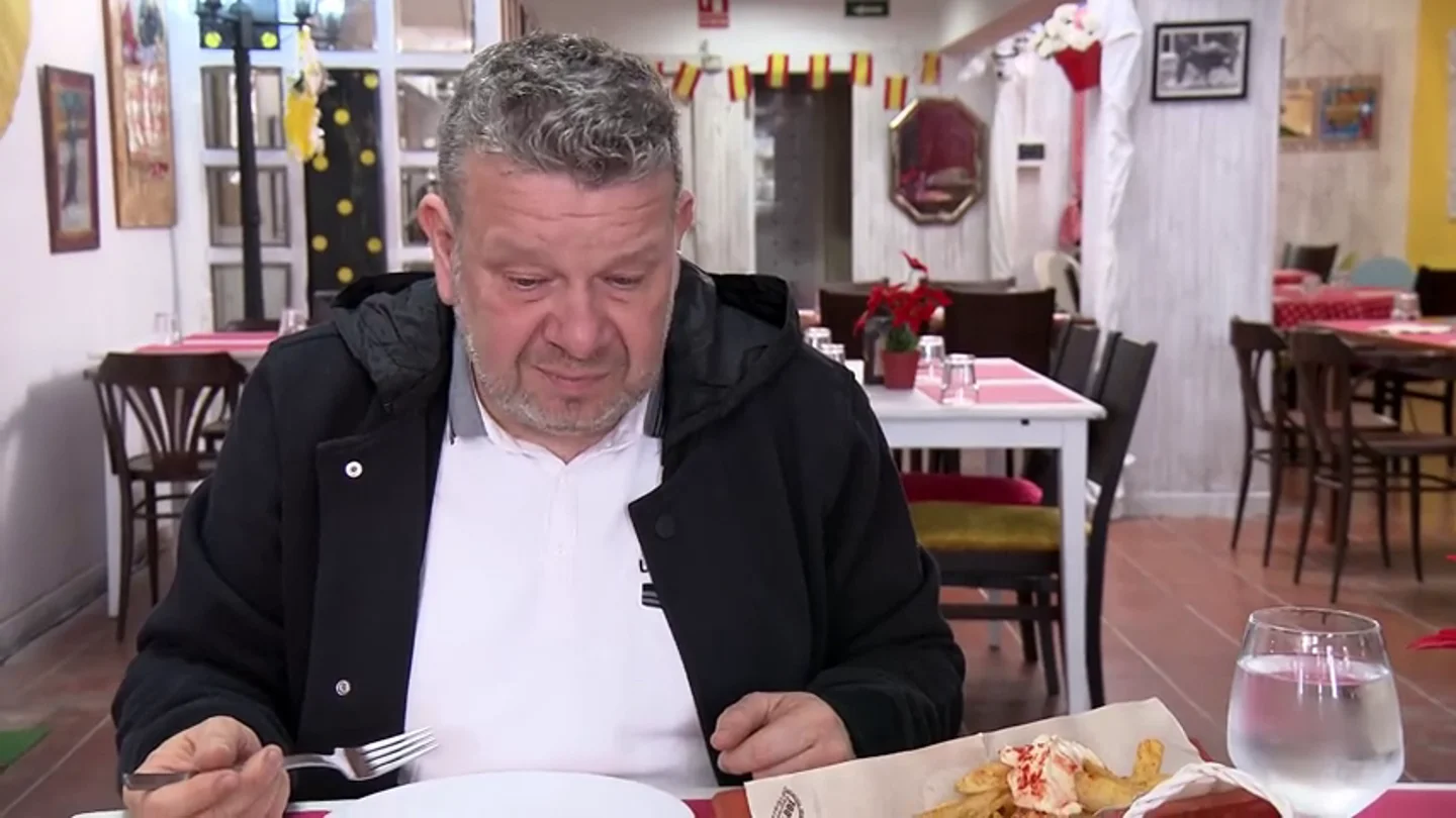 Chicote comprueba que ni el pimiento del 'Lolailo' "vale un pimiento": "La comida es una puta mierda" Chicote comprueba que ni el pimiento del 'Lolailo' "vale un pimiento": "La comida es una puta mierda"