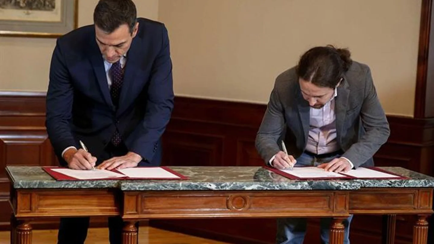 Pedro Sánchez y Pablo Iglesias cuando firmaron el preacuerdo de gobierno. Unidas Podemos aspira a liderar un ministerio de universidades. /EFE Pedro Sánchez y Pablo Iglesias cuando firmaron el preacuerdo de gobierno. Unidas Podemos aspira a liderar un ministerio de universidades. /EFE