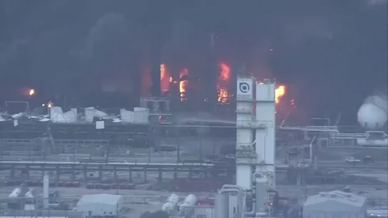 Evacuados los residentes de cuatro ciudades de Texas tras la explosión de una planta petroquímica Evacuados los residentes de cuatro ciudades de Texas tras la explosión de una planta petroquímica