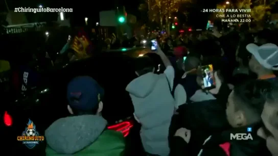 Locura Messi en el Camp Nou: así fue su agobiante salida del estadio Locura Messi en el Camp Nou: así fue su agobiante salida del estadio