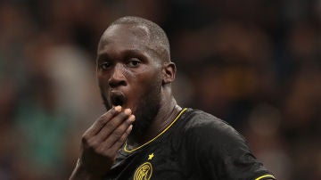 Lukaku se lamenta por una ocasión. 