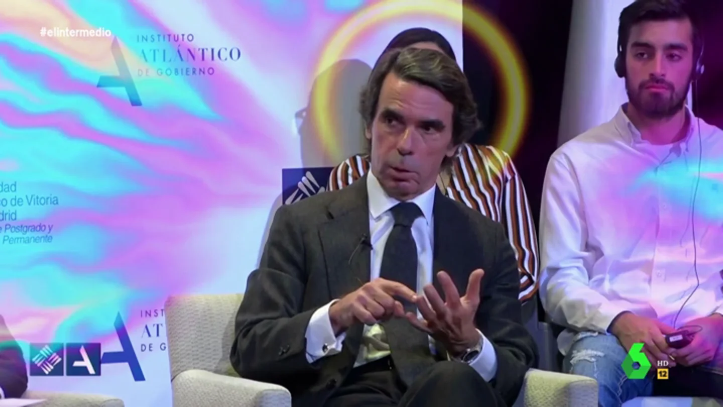 El 'papa Wyoming' y el 'monaguillo Mateo' alaban a su dios Aznar: "Gracias a él España no se romperá más" El 'papa Wyoming' y el 'monaguillo Mateo' alaban a su dios Aznar: "Gracias a él España no se romperá más"