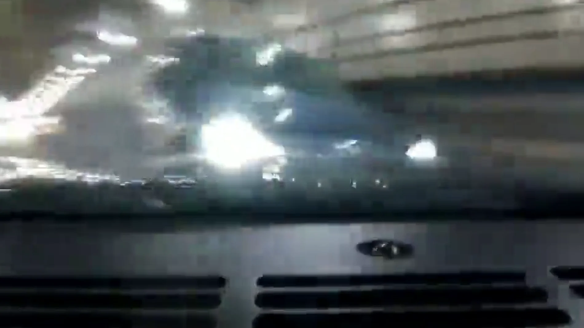 Brutal accidente en un túnel durante una carrera ilegal de coches de lujo entre un padre y su hijo