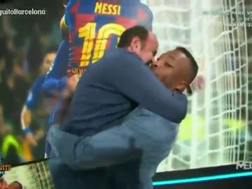 ¡Momentazo! Juanma Rodríguez y Congo recrean el abrazo de Messi y Griezmann ¡Momentazo! Juanma Rodríguez y Congo recrean el abrazo de Messi y Griezmann
