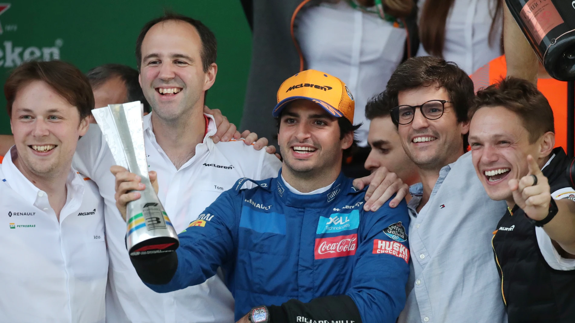 Carlos Sainz celebra su podio en Brasil