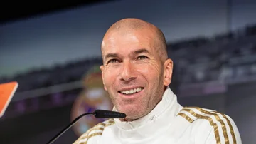 Zinedine Zidane habla ante los medios