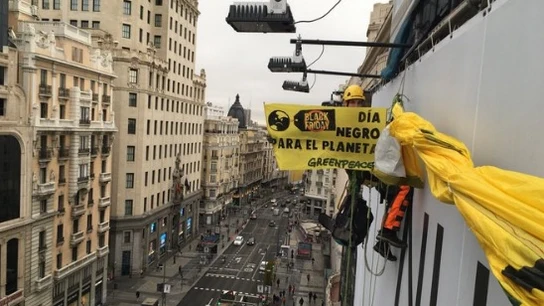 Iniciativa de Greenpeace contra el Black Friday Iniciativa de Greenpeace contra el Black Friday