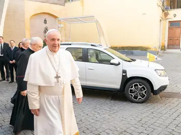Dacia Duster para el Papá Francisco Dacia Duster para el Papá Francisco