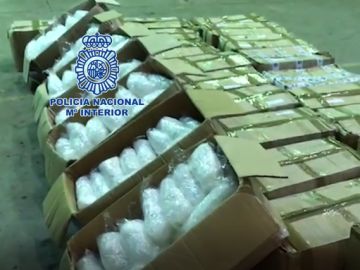 La Policía Nacional interviene 631 kilos de metanfetamina en Badalona La Policía Nacional interviene 631 kilos de metanfetamina en Badalona