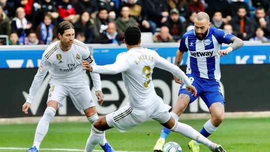 Aleix Vidal, en una acción ante el Real Madrid Aleix Vidal, en una acción ante el Real Madrid