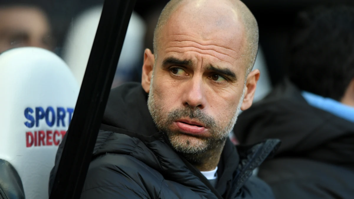 Guardiola resopla en el banquillo