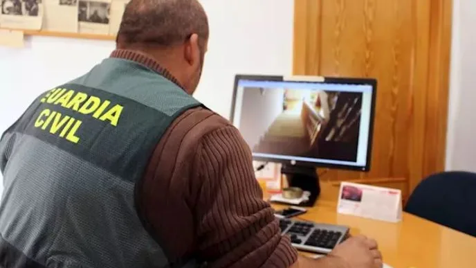 La Guardia Civil detiene a una joven por intentar matar a su madre en Torreagüera La Guardia Civil detiene a una joven por intentar matar a su madre en Torreagüera