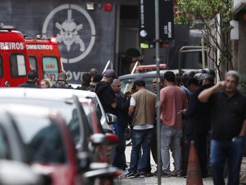 Exteriores del local donde un hombre ha secuestrado a rehenes en Río de Janeiro Exteriores del local donde un hombre ha secuestrado a rehenes en Río de Janeiro