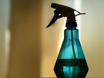 Imagen de archivo de un pulverizador de agua. Imagen de archivo de un pulverizador de agua.