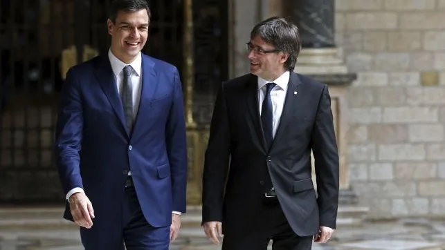 Imagen de archivo de Sánchez y Puigdemont