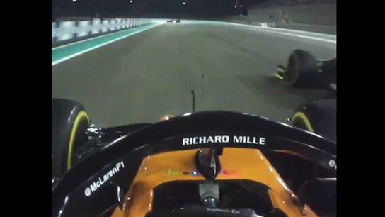 Carlos Sainz adelanta a Nico Hulkenberg Carlos Sainz adelanta a Nico Hulkenberg