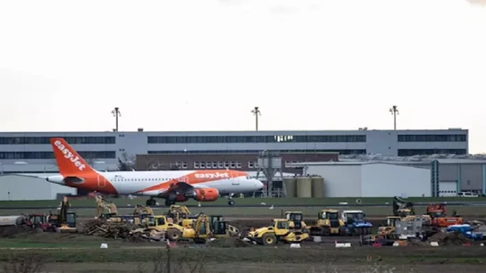 Aeropuerto de Schoenefeld, en la capital de Alemania, Berlín. Aeropuerto de Schoenefeld, en la capital de Alemania, Berlín.