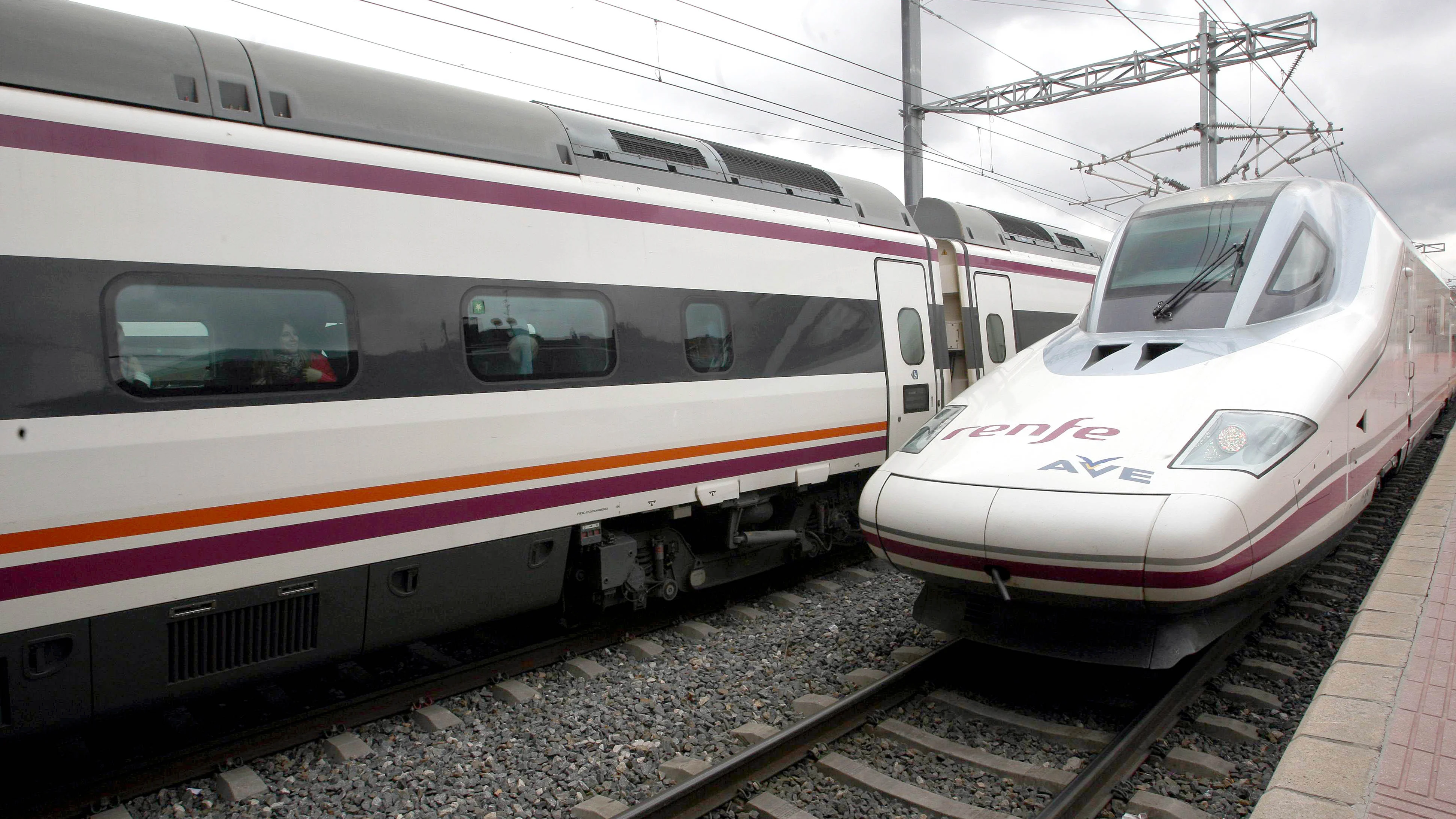 Llegada de un tren AVE a la Estación Campo Grande de Valladolid