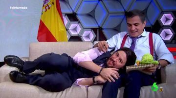 El encuentro entre Sánchez e Iglesias que acaba con "tarifa plana de abracitos": "Hágame un huequito presidente"