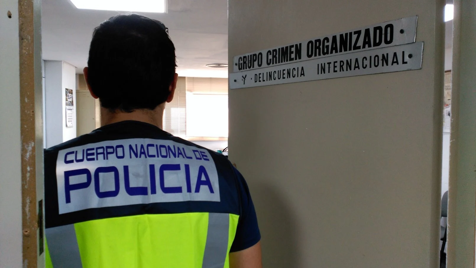 Un agente del Cuerpo nacional de Policía 