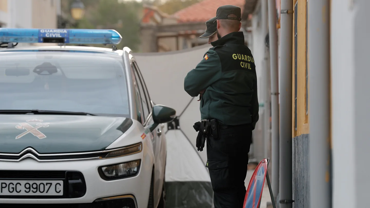 Imagen de archivo de dos agentes de la Guardia Civil Imagen de archivo de dos agentes de la Guardia Civil