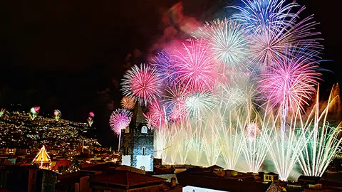 Fuegos artificiales de Fin de Año Fuegos artificiales de Fin de Año