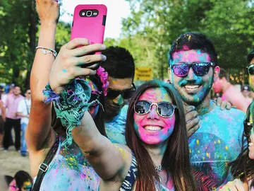 Haciendo un selfie... o grabando un vídeo corto en TikTok Haciendo un selfie... o grabando un vídeo corto en TikTok