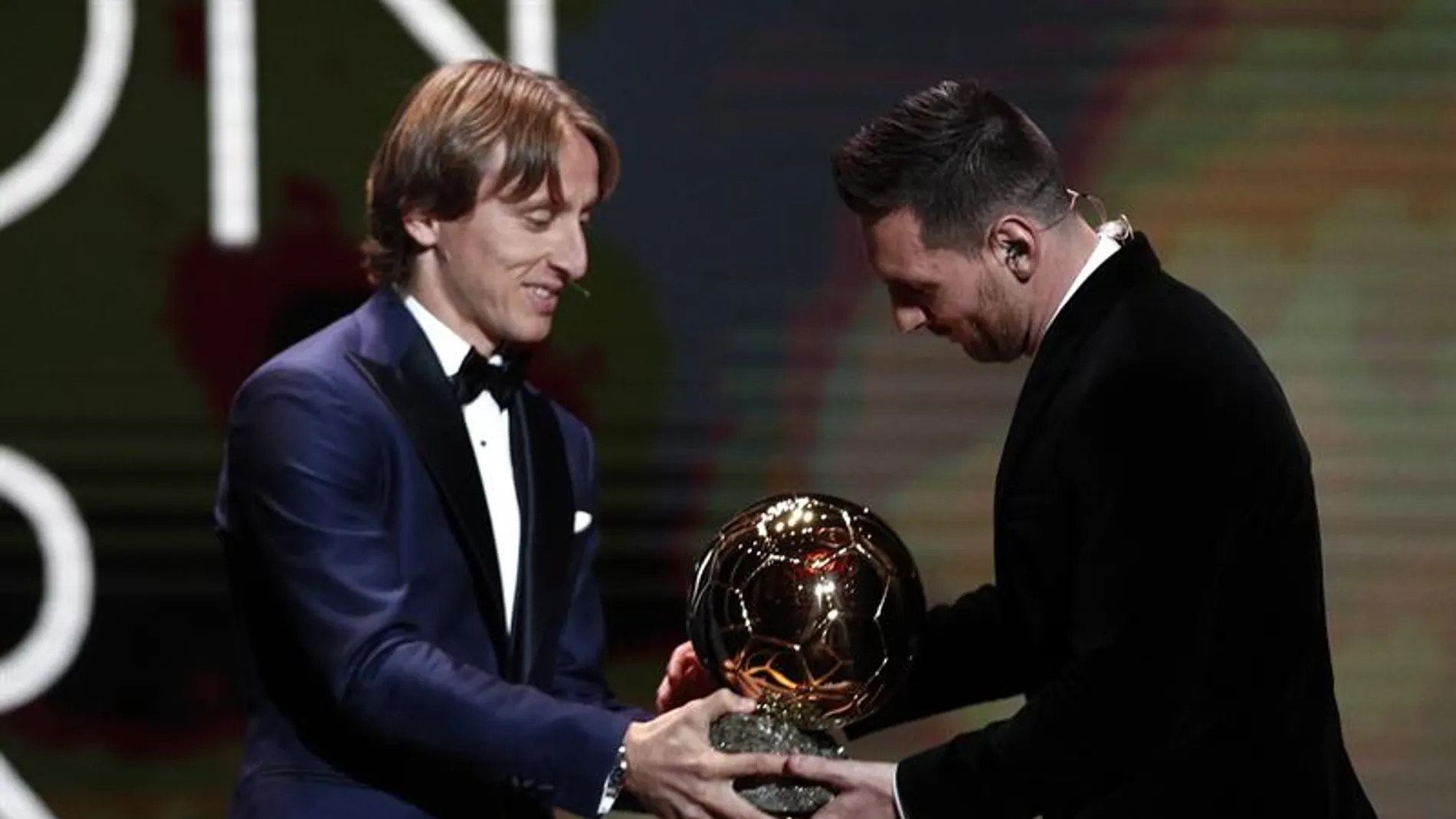 Leo Messi con Luka Modric. 