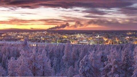 Panorámica de Romanievi por la noche en invierno